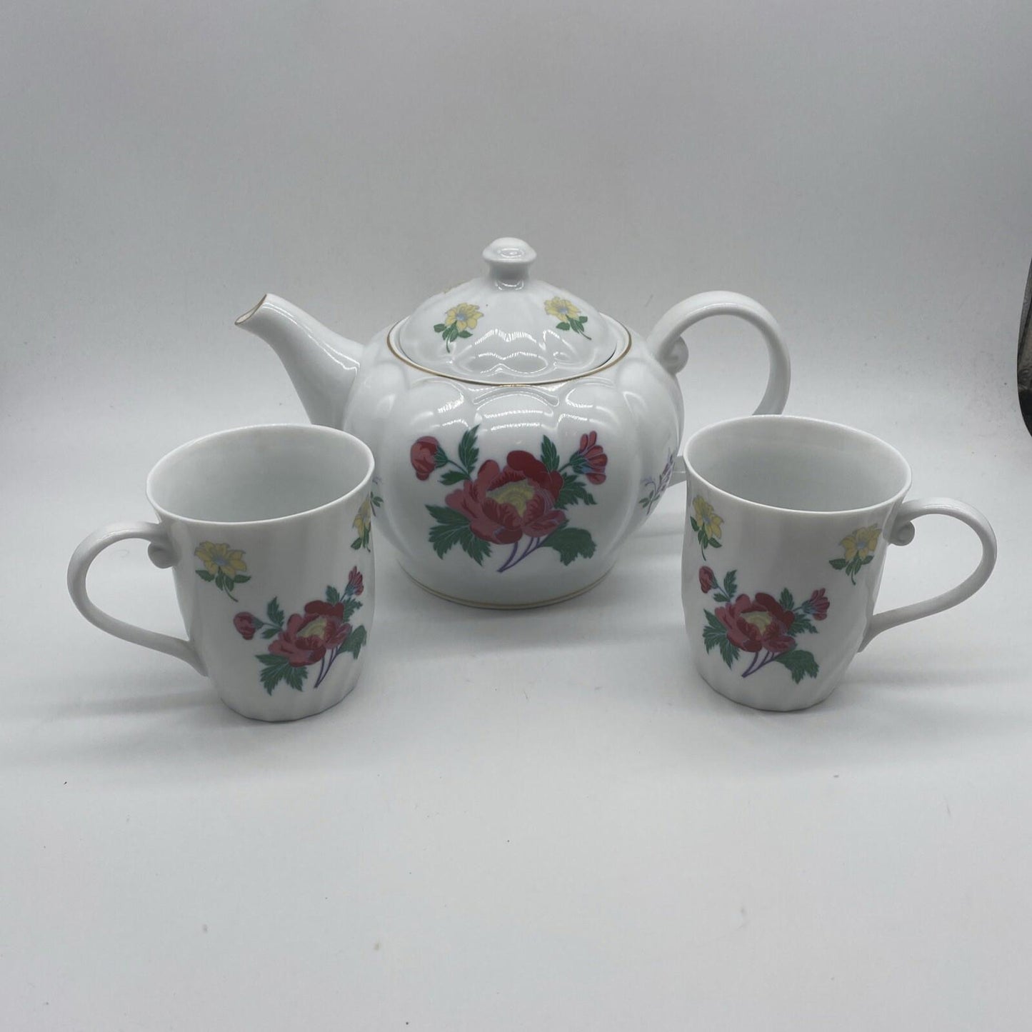 Laura Ashley Parfums Porcelain Floral Teapot And 2 Cups